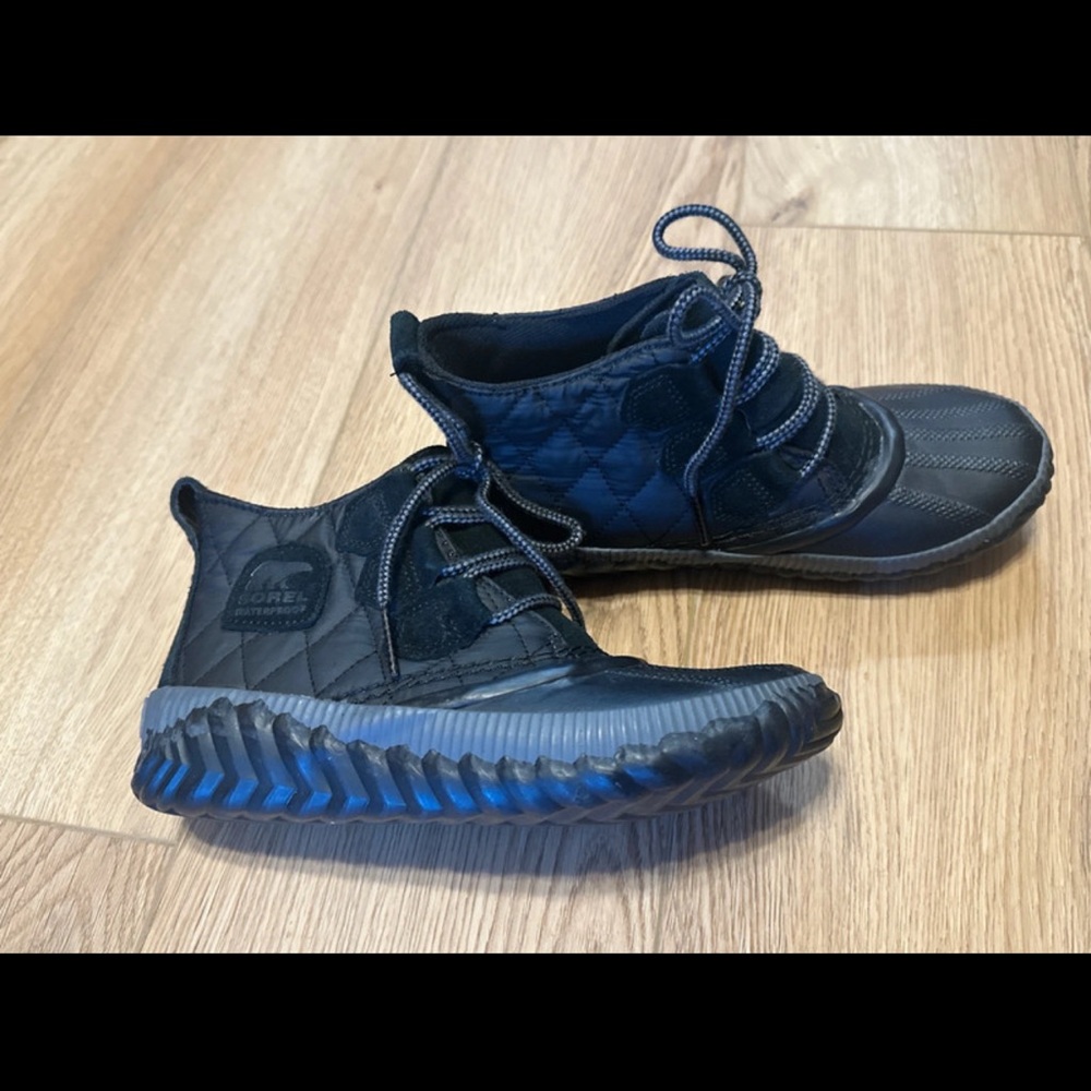 Sorel Black Quilted Lace-Up Boots NWOT 5